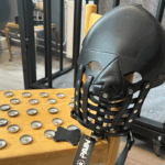 Een nieuw masker uitproberen: Pain–Leather Male Mask